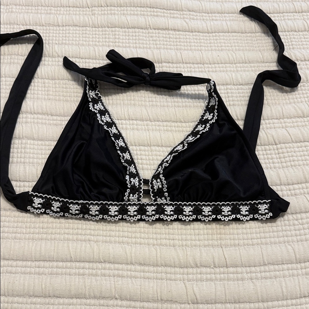 Kona Sol Black and White Bikini Top